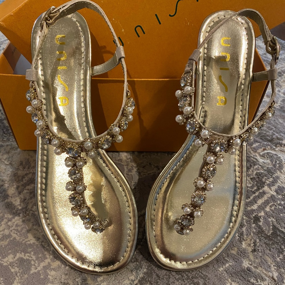 New LIYBO FLAT SANDAL metallic gold size 8
